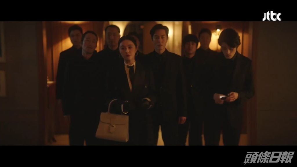 今年年初，她曾客串姜河那和李裕英主演的韓劇《Insider》，全程英語對話，更展露「范爺」的霸氣。